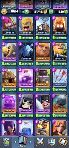 Screenshot_20211018-231450_Clash Royale.jpg