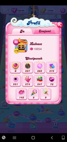 Screenshot_20220418-211725_Candy Crush Saga.jpg