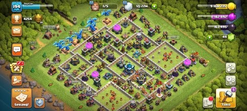 Screenshot_2022-07-05-23-03-58-371_com.supercell.clashofclans.jpg