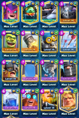 Screenshot_20220827-190830_Clash Royale.jpg